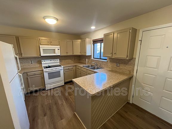 5th image of 515 Manor Dr