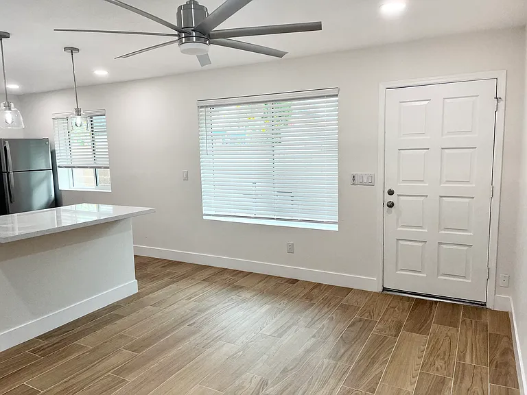 2025 N Richland St #B — Photo 5