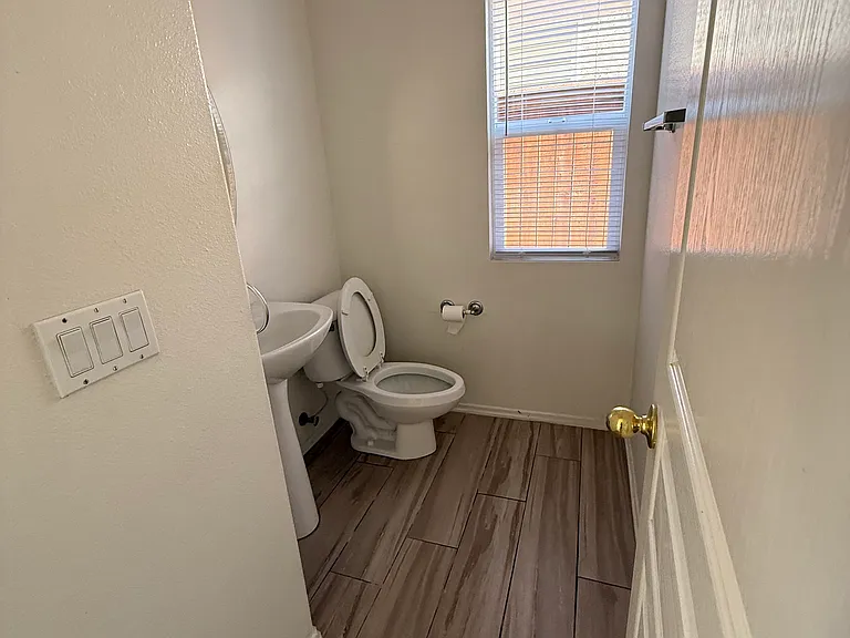 671 Bennett Ave — Photo 7