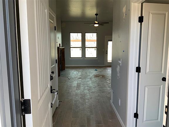 5th image of 2408 Creekview Trl
