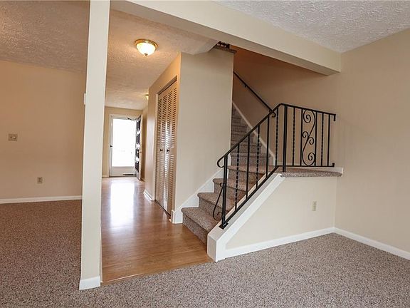 2nd image of 44-46 46 Willowick Dr