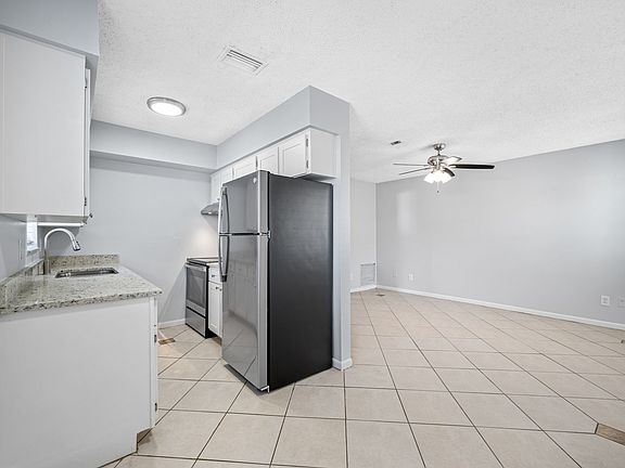 3rd image of 621 88th Ave N #1