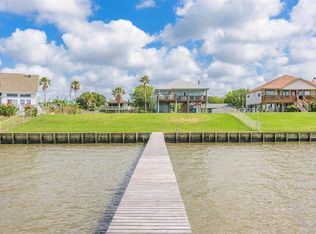 1356 W Bayshore Dr, Palacios, TX 77465