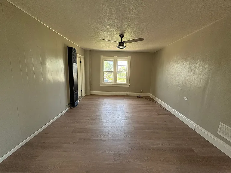 2325 N Erie St — Photo 5
