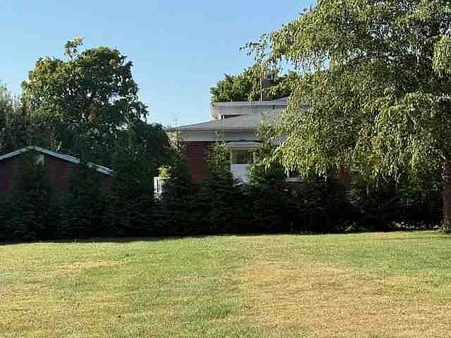 2nd image of 420 NW 4th St