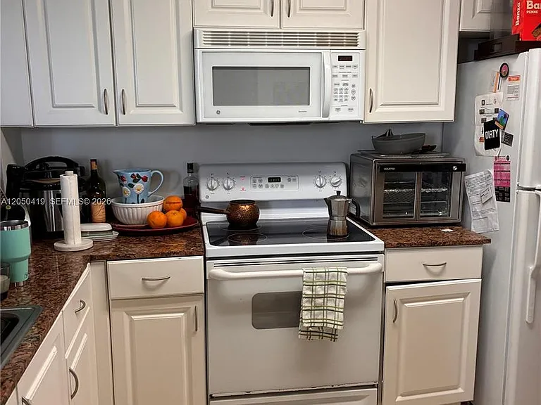 215 SW 42nd Ave #603 — Photo 5