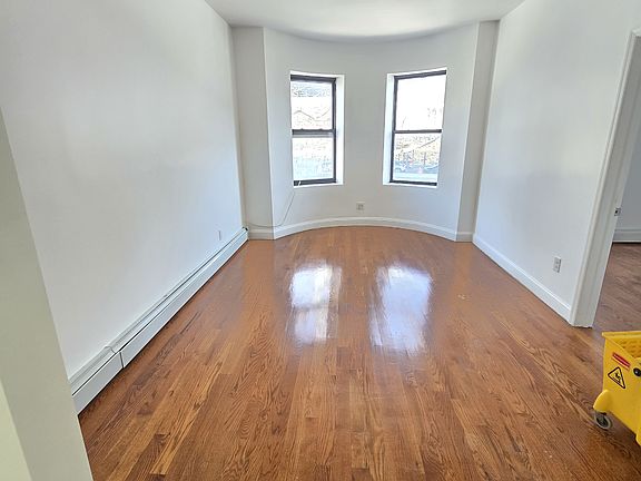 2nd image of 925 Bruckner Blvd Floor 2
