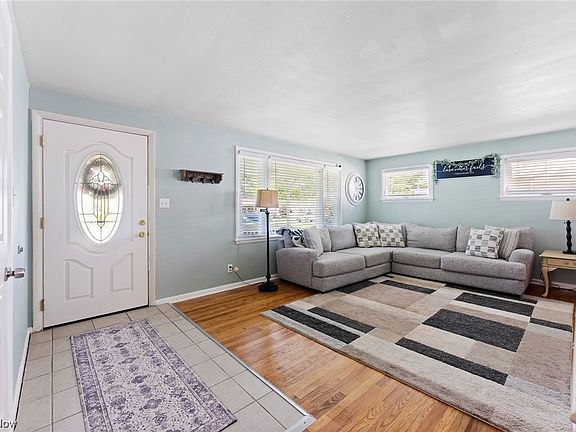 3rd image of 183 Melbourne Ave