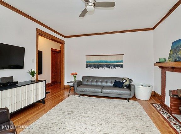 4th image of 4418 N Artesian Ave