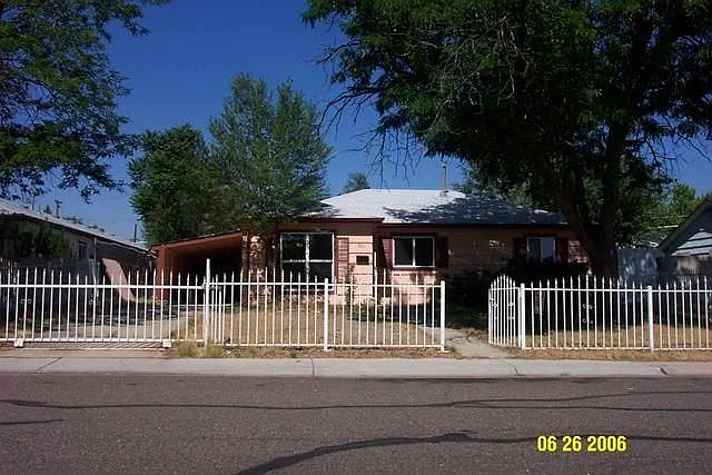 961 Zion St