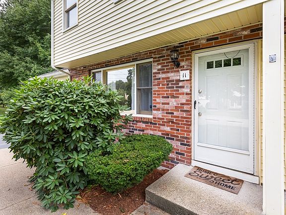 3rd image of 11 Buena Vista Dr Unit 11