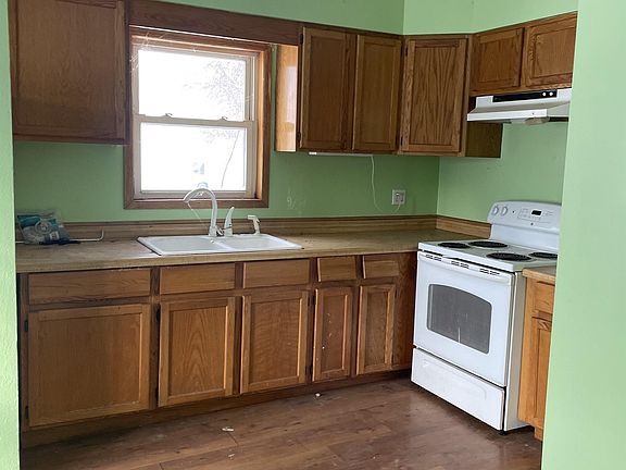 2nd image of 200 Birch St