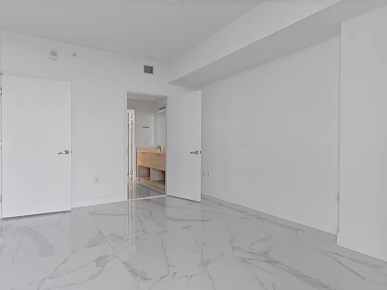 16385 Biscayne Blvd #717 — Photo 24