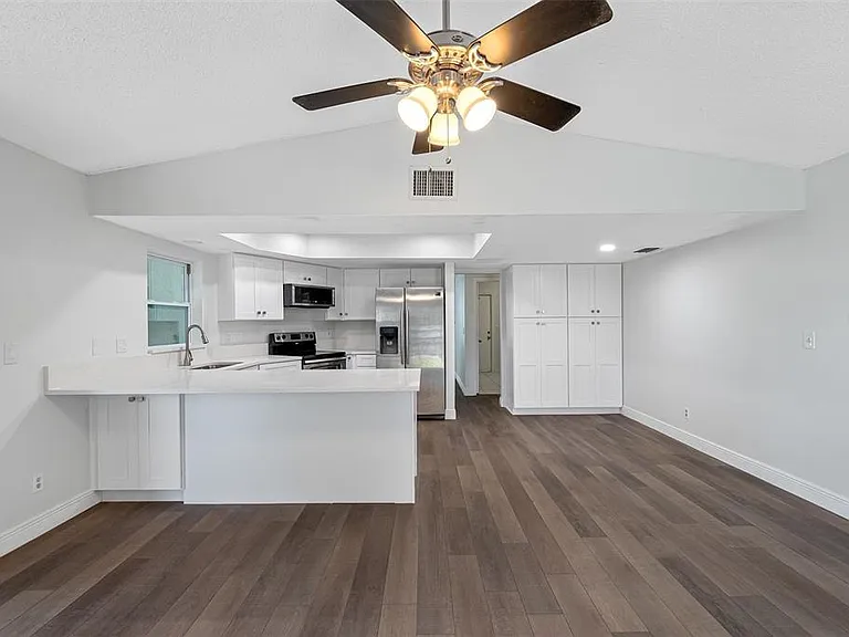3601 Fairway Forest Cir — Photo 3