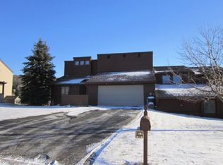 220 Woodgate Ln, Vestal, NY 13850