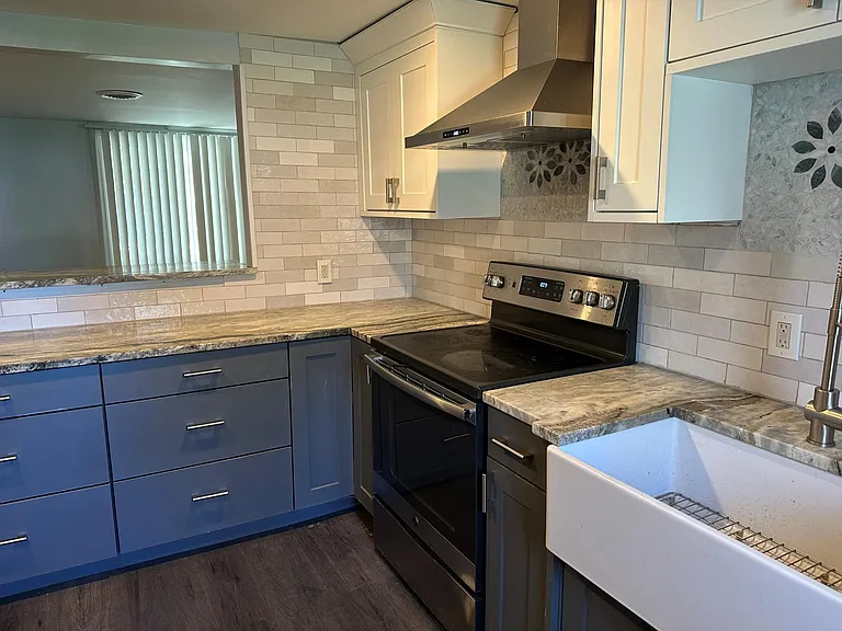 1237 E Evelyn Ave — Photo 2