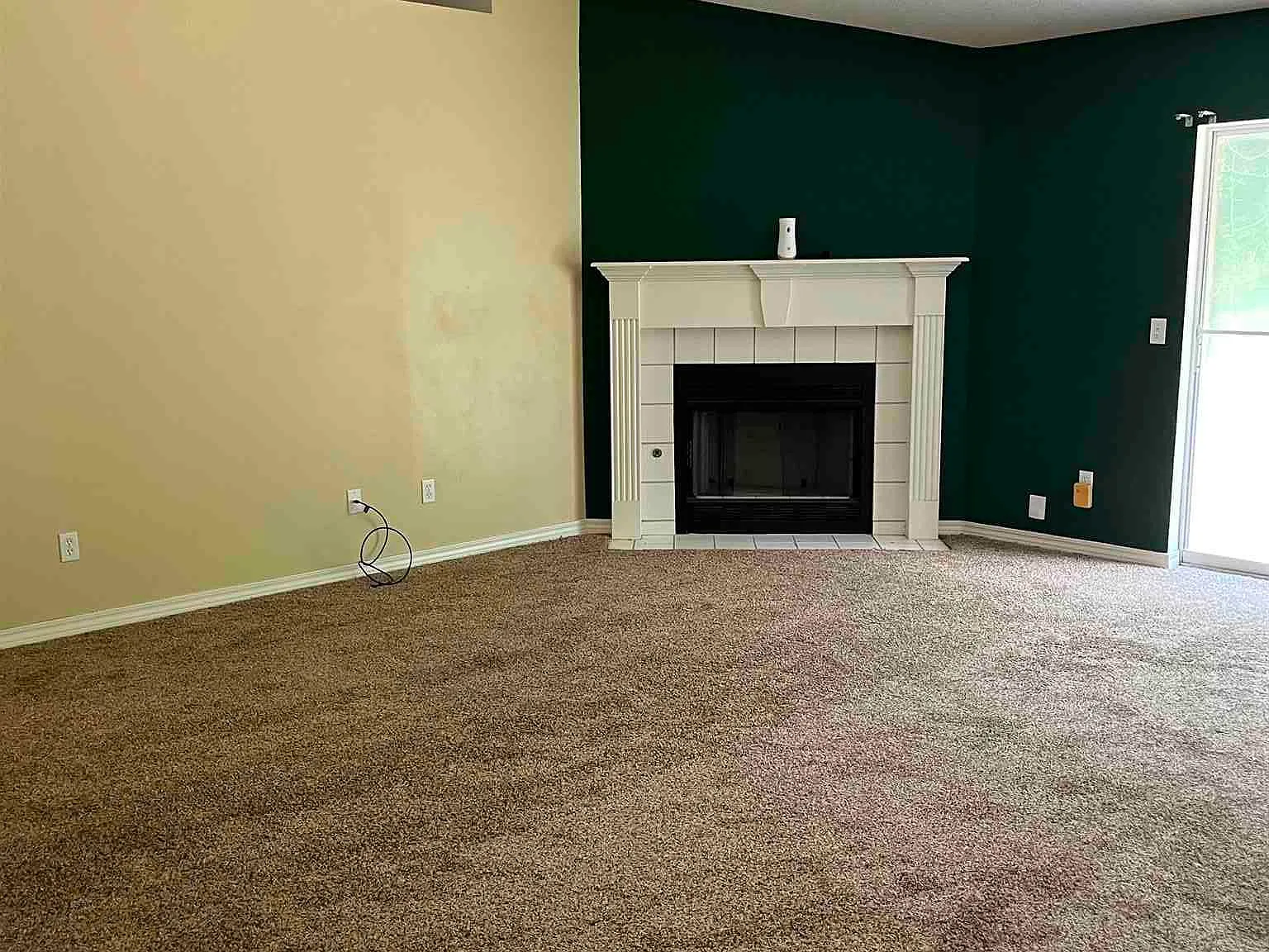 5 bed, 2558 sqft, $1,995 — Photo 2