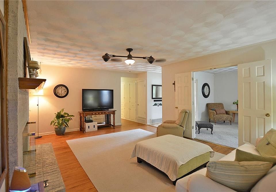 1st image of 2627 Eastbrook Dr