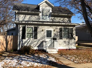 808 10th St, De Witt, IA 52742