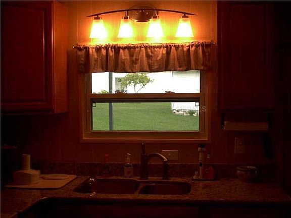4th image of 278 Beach Ct