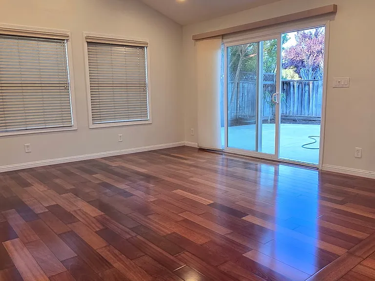 1135 Bennett Ct — Photo 3