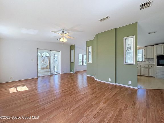 4th image of 646 Periwinkle Cir