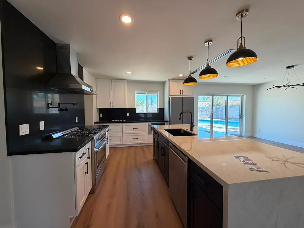 4 bed, 2253 sqft, $4,995 — Photo 3
