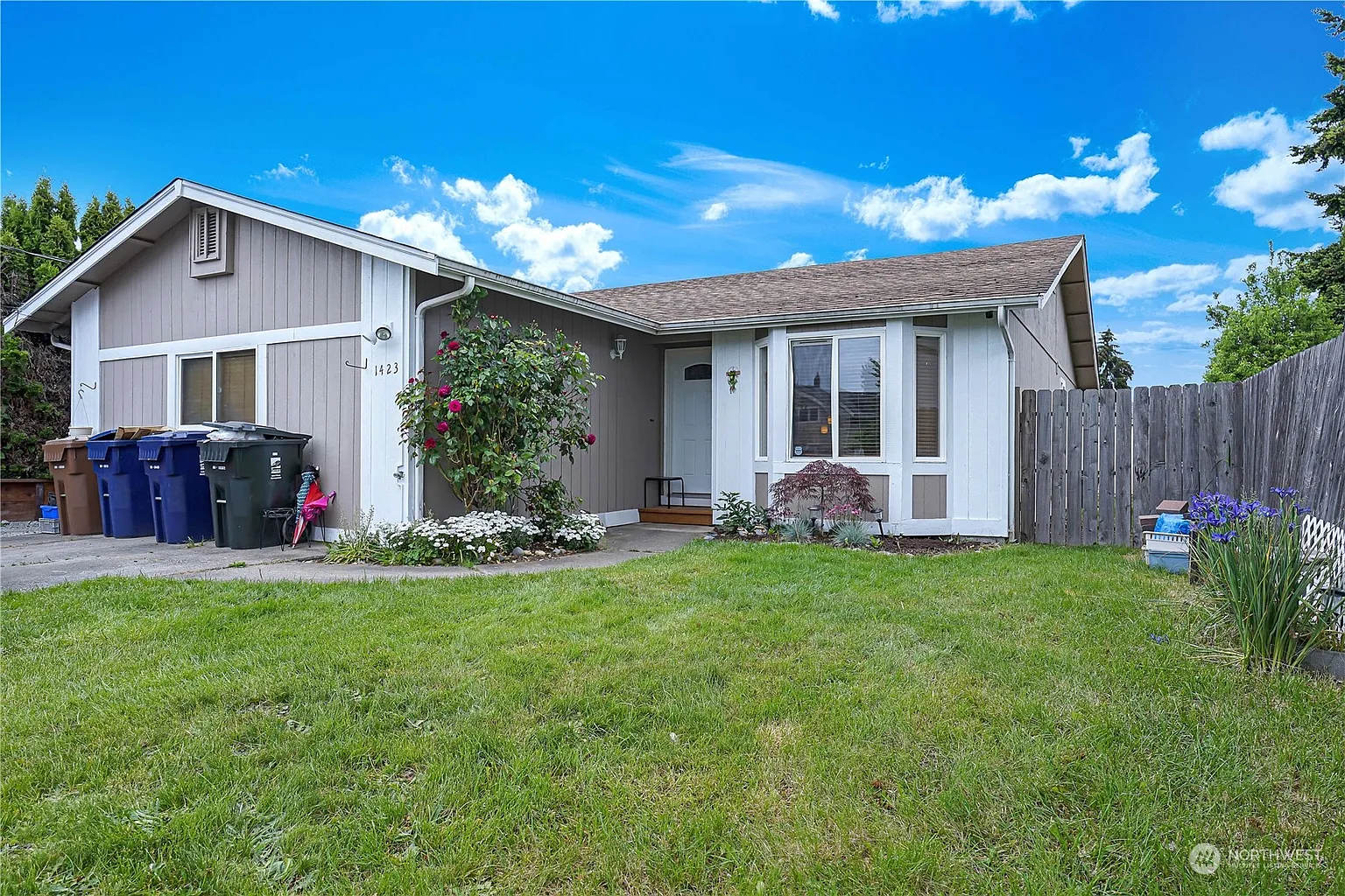 1423 S Thurston Street photo 1