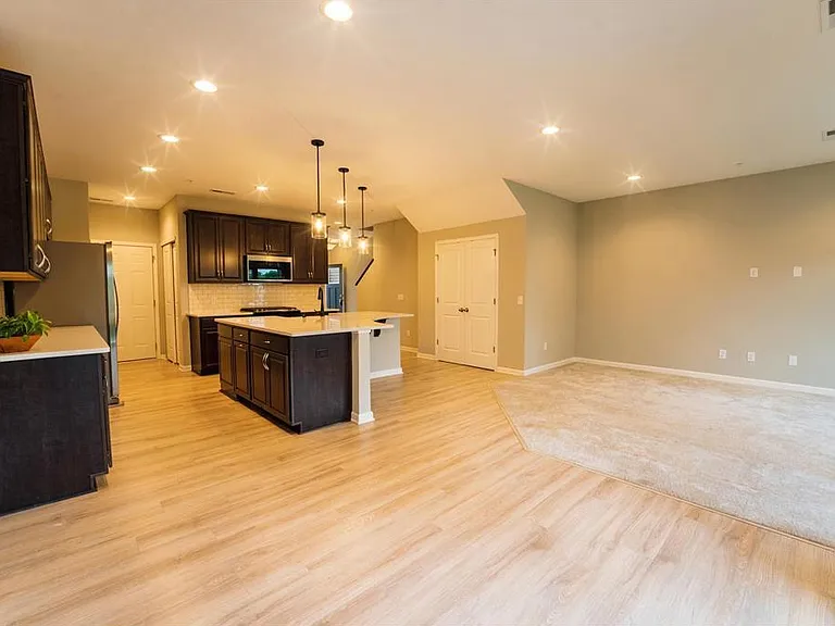 5934 Urbandale Ln N — Photo 13