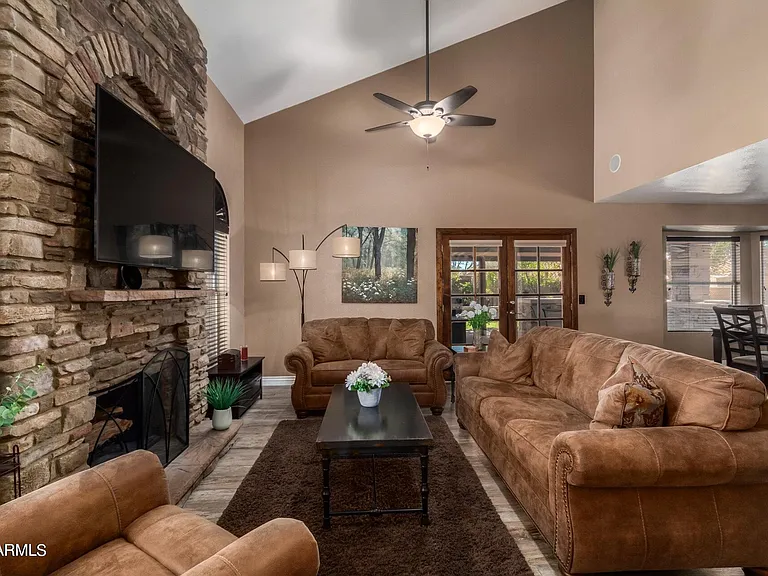 2911 E Windmere Dr — Photo 5