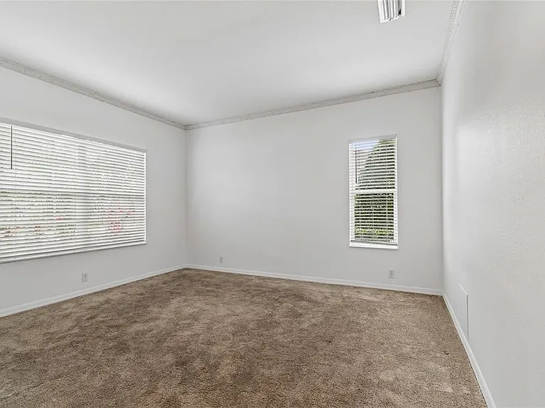 2204 Elizabeth Way — Photo 2