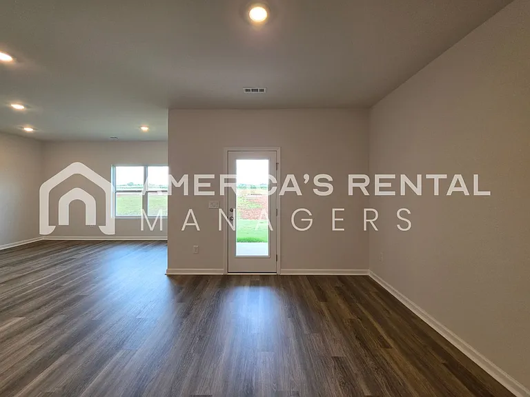 177 Keller Dr — Photo 32