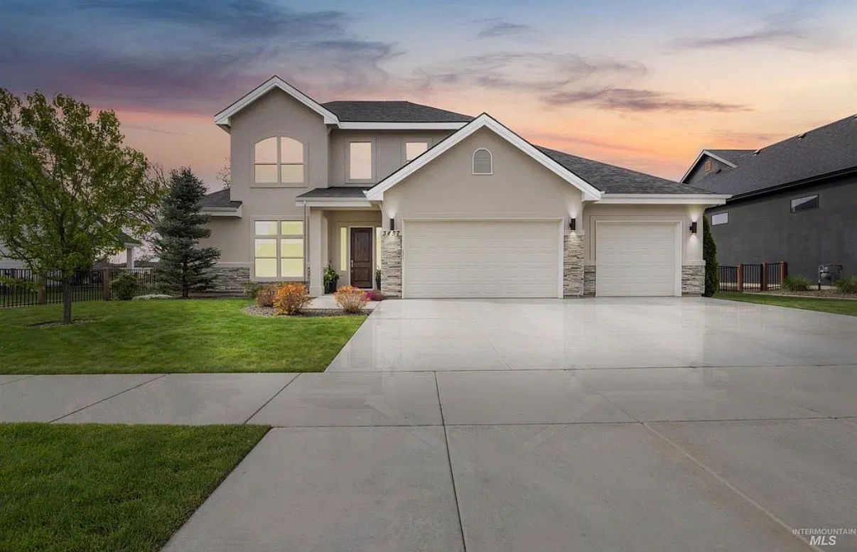 4 bed, 3.5 bath, 3100 sqft, $4,750 — Photo 1