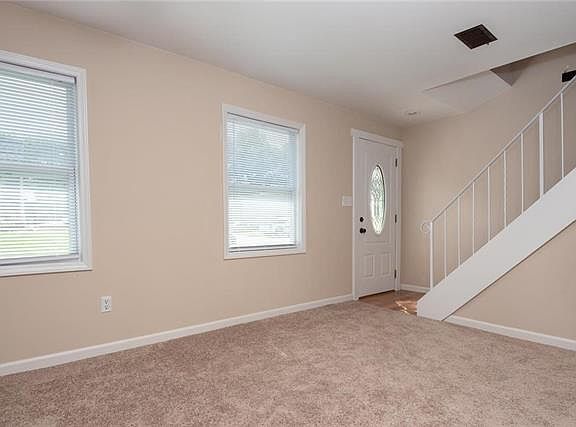 3rd image of 463 Trant St