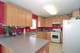 3rd image of 337 Hawthorn Ln