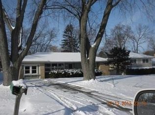 308 Hazelwood Dr, Lindenhurst, IL