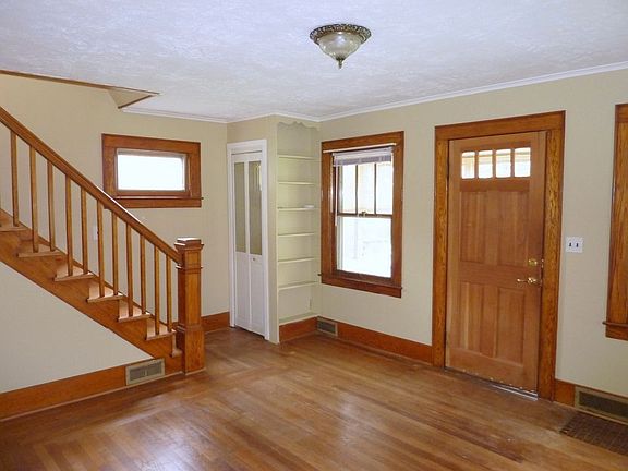 4th image of 113 Hunt Ave