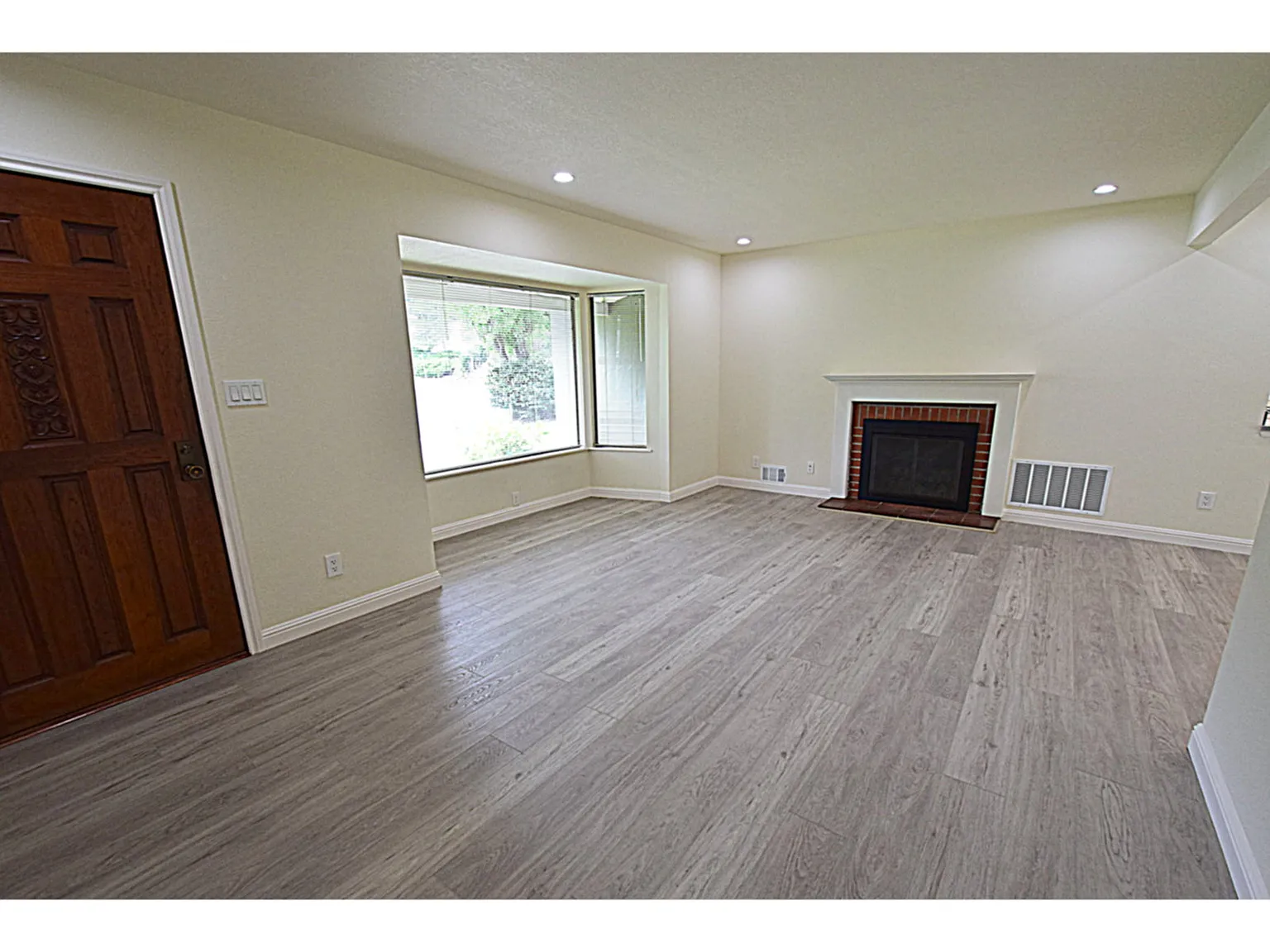 108 Jefferson Dr photo 1