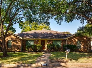 1705 Paisley Dr, Arlington, TX 76015