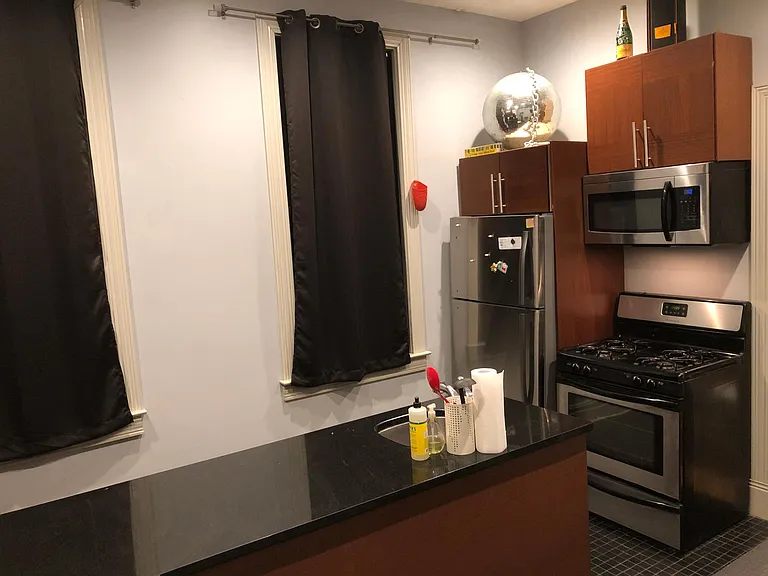 2862 W 21st St #1R — Photo 14