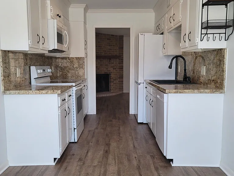 1005 Park Meadow Dr — Photo 8