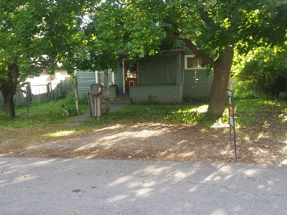 436 9th Ave W #A