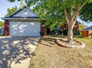 541 Arbor Ln, Burleson, TX 76028