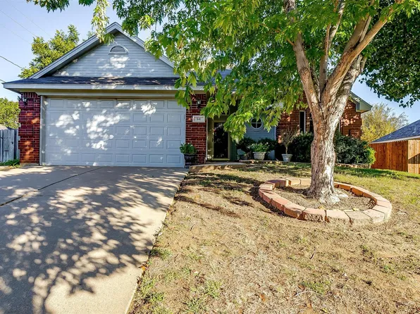 541 Arbor Ln, Burleson, TX 76028