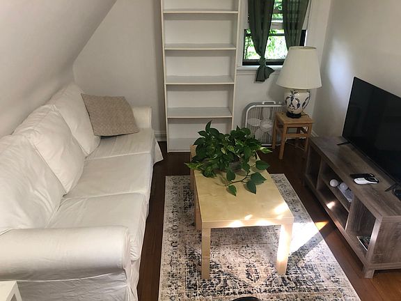 5th image of 2879 Ludlow Rd #4