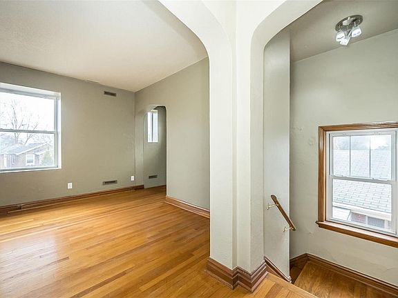 4th image of 6001 Leona St