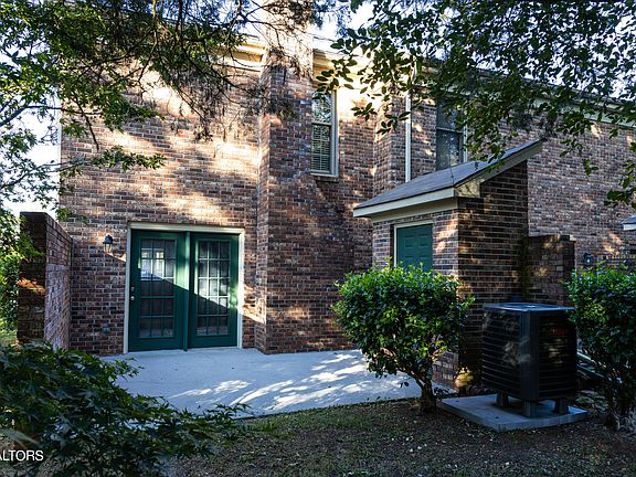 2nd image of 135A Durwood Rd Unit A