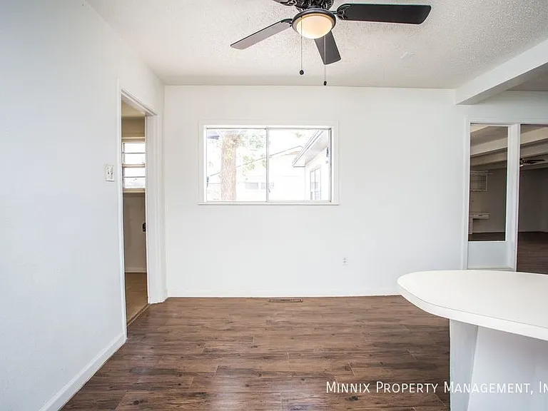 502 2nd Pl — Photo 26