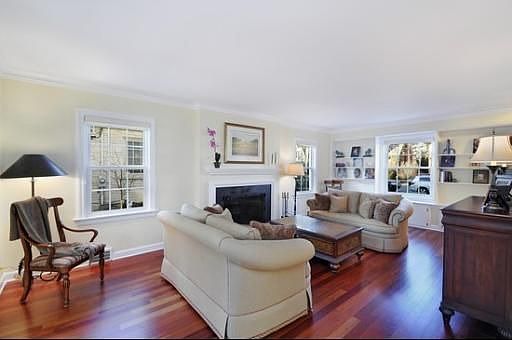 3rd image of 1525 Greenwood Ave