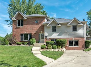 6706 Meadowcrest Dr, Downers Grove, IL 60516